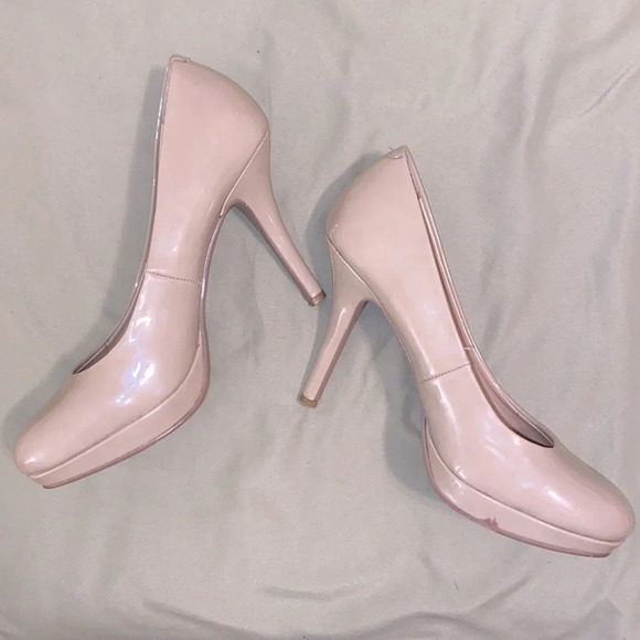 Nude Platform Pump Heels​​​​​​​​​​ - Picture 3 of 5